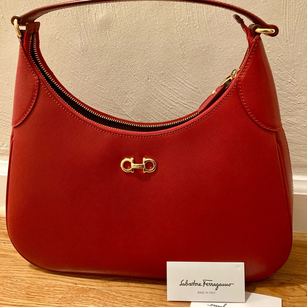 ✨NWT✨ Ferragamo Red Leather Shoulder Bag